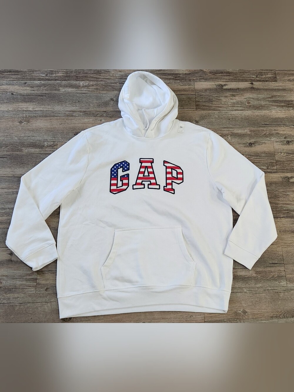 GAP Men’s White Hoodie with American Flag embroidered Logo size 2XL USA